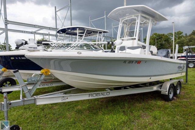 Used 2022 Robalo Power Boat for sale